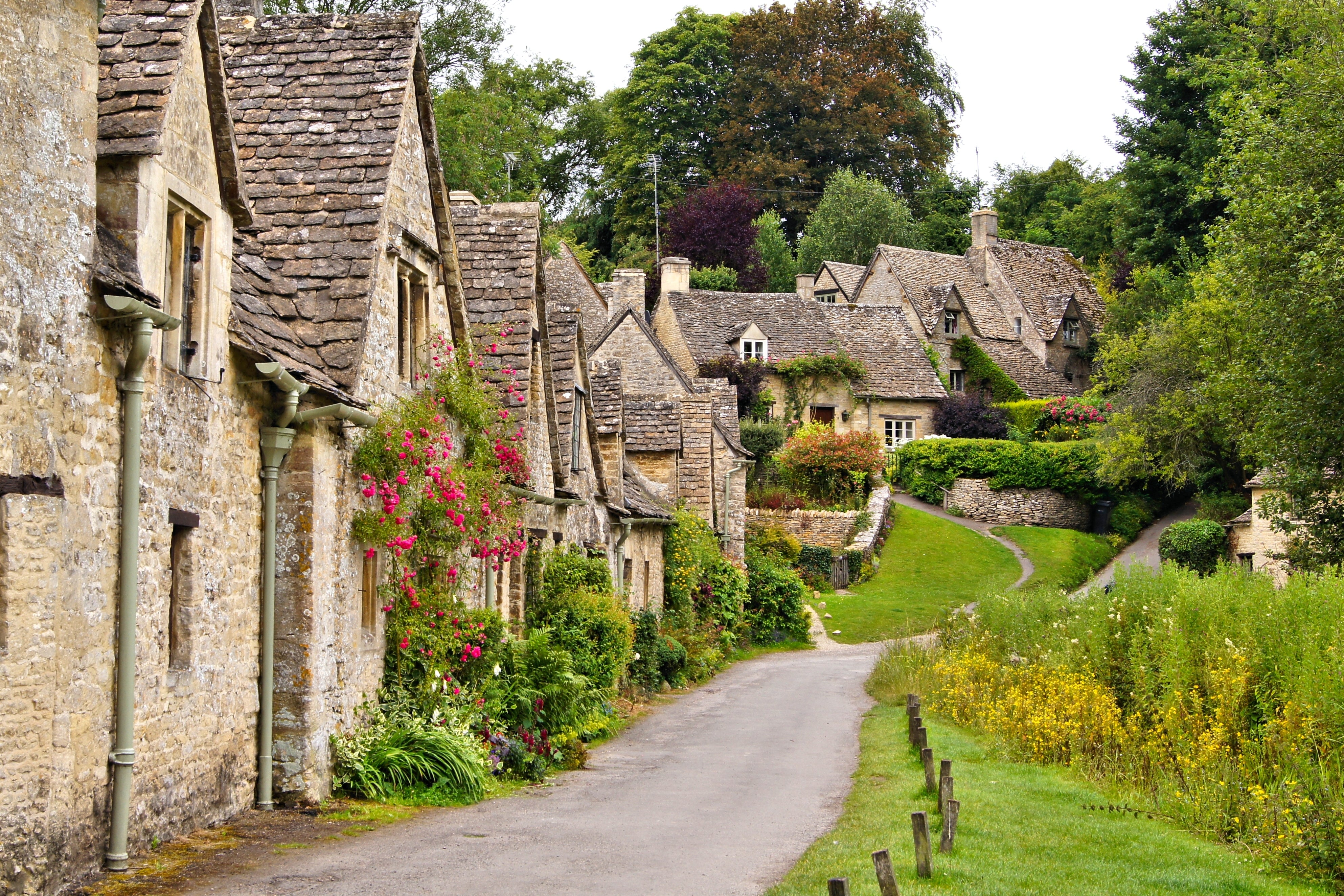 Cotswold & Loungers: Enjoy the Picturesque Countryside in Comfortably ...